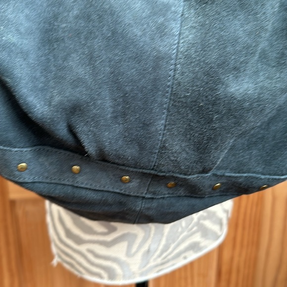 STEVE MADDEN TRIXI COW SUEDE TOTE WITH GOLD STUDS NWT - BLUE SLATE - Picture 6 of 16